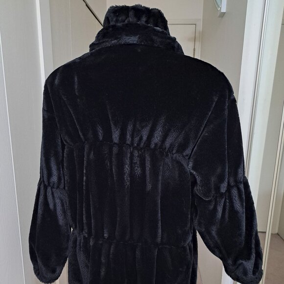 Womens Faux Fur Coat - Like New! - Picture 5 of 8